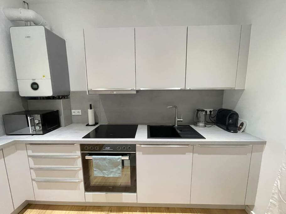 70Qm - 3 Rooms - Free Parking - City - Mallibase Apartments Ганновер Экстерьер фото
